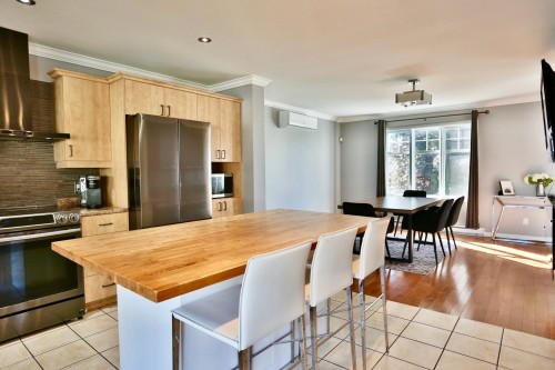 Coin-repas - 45 Rue Des Champs, Saint-Roch-De-L'Achigan, QC 