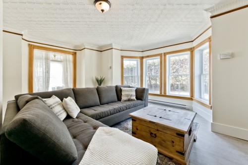 Salon - 169  - 179 Rue Court, Coaticook, QC 