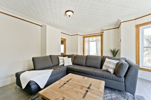 Salon - 169  - 179 Rue Court, Coaticook, QC 