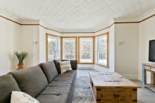 Salon - 169  - 179 Rue Court, Coaticook, QC 