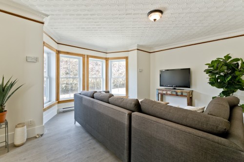 Salon - 169  - 179 Rue Court, Coaticook, QC 