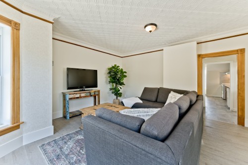 Salon - 169  - 179 Rue Court, Coaticook, QC 