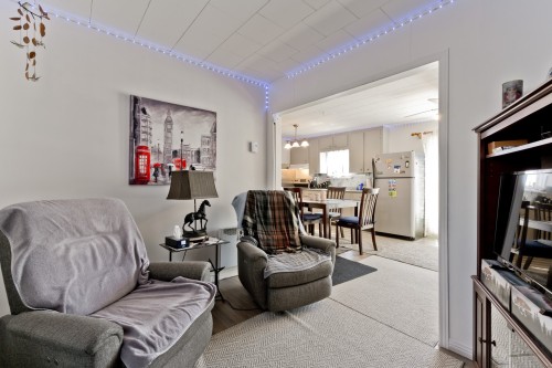 Salon - 169  - 179 Rue Court, Coaticook, QC 