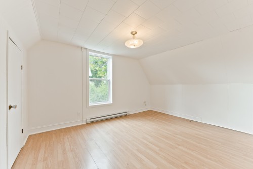 Salon - 169  - 179 Rue Court, Coaticook, QC 