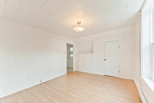 Salon - 169  - 179 Rue Court, Coaticook, QC 