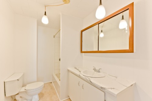 Salle de bains - 169  - 179 Rue Court, Coaticook, QC 