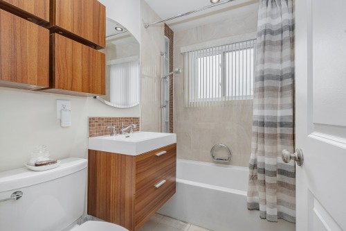 Salle de bains - 186 Rue Filion, Laval (Sainte-Rose), QC 
