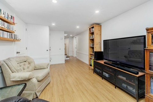 Salle familiale - 186 Rue Filion, Laval (Sainte-Rose), QC 