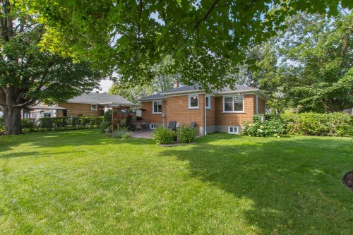 Cour - 186 Rue Filion, Laval (Sainte-Rose), QC 