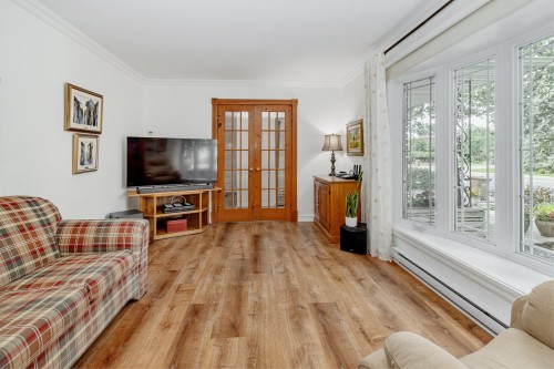 Salon - 186 Rue Filion, Laval (Sainte-Rose), QC 