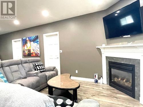 8272 Woodsview Crescent, Niagara Falls (Ascot), ON 