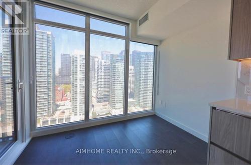2001 - 1 Concord Cityplace Way, Toronto, ON 