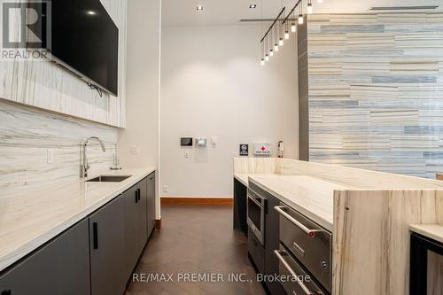 Th 5 - 1010 Portage Parkway, Vaughan, ON 