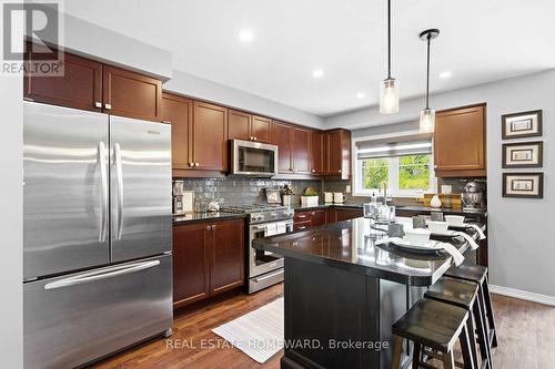 Kitchen - 10 - 571 Longworth Avenue E, Clarington, ON 