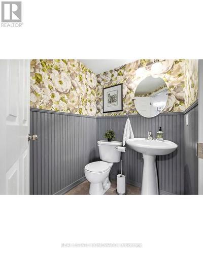 Main Floor Powder Room - 10 - 571 Longworth Avenue E, Clarington, ON 