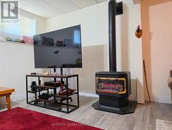 Natural gas fireplace in the family room - 