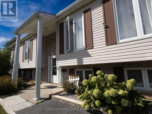 A nice formal front entrance - 78 Maple Street, South Stormont, ON 