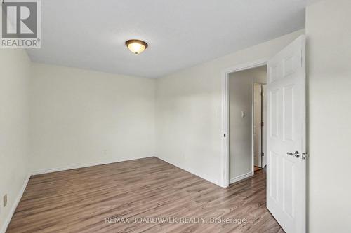 912 B Elmsmere Road, Ottawa, ON 