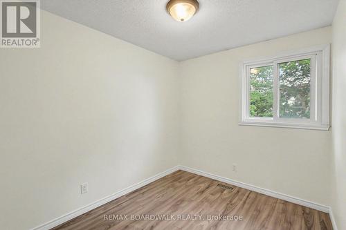 912 B Elmsmere Road, Ottawa, ON 