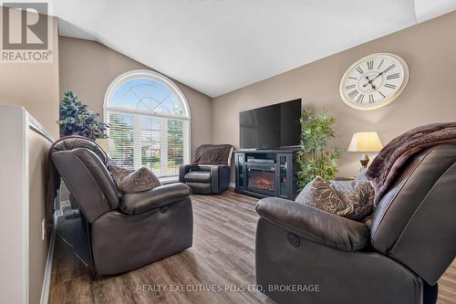 7802 Sabine Drive, Niagara Falls (Ascot), ON 