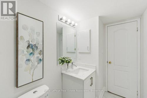 16 - 3975 Eglinton Avenue W, Mississauga, ON 