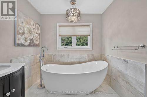 669 Kingsmere Avenue, Newmarket, ON 