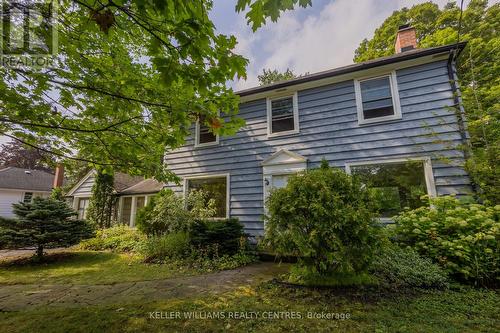 34 COUSINS DRIVE , Aurora, Ontario L4G 1B4 2