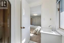 2nd bedroom en-suite - 