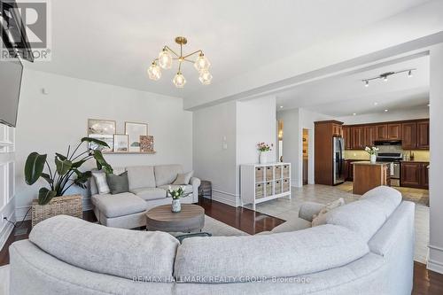 212 Janet Way, Ottawa, ON 