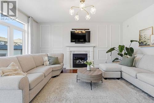 212 Janet Way, Ottawa, ON 