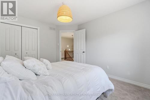 212 Janet Way, Ottawa, ON 