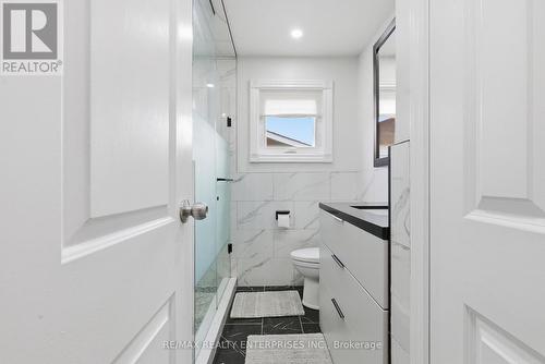 Upper level 3-piece bath - 2506 Cobbinshaw Circle, Mississauga, ON 