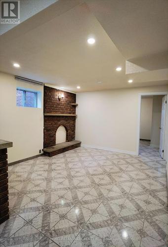 LOWER - 2428 CASHMERE AVENUE , Mississauga, Ontario L5B 2M6 4