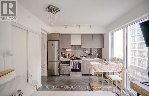 825 - 251 JARVIS STREET , Toronto, Ontario M5B 0C3 2