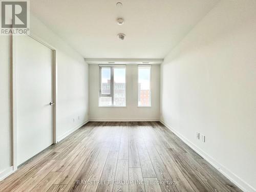 209 - 11 MARYPORT AVENUE , Toronto, Ontario M3M 0E2 5