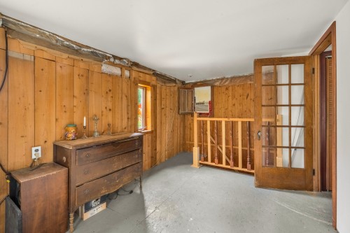 Salon - 2355 Rg St-François, Sainte-Julienne, QC 