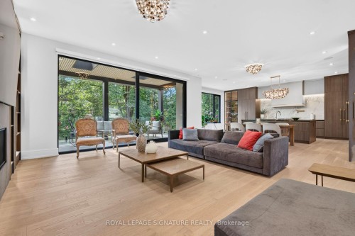 257 Lawrence Avenue E, Toronto, ON 