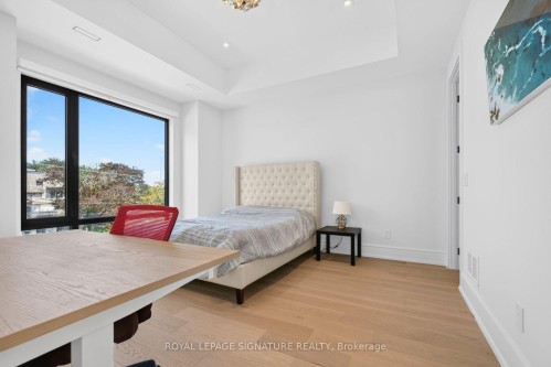257 Lawrence Avenue E, Toronto, ON 