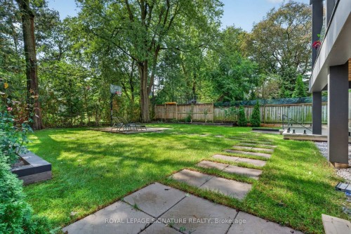 257 Lawrence Avenue E, Toronto, ON 