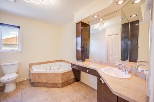 Salle de bains - 6-69 Rue Marie-Victorin, Saint-Eustache, QC 