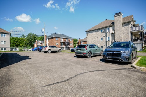 Stationnement - 6-69 Rue Marie-Victorin, Saint-Eustache, QC 