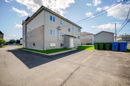 Stationnement - 6-69 Rue Marie-Victorin, Saint-Eustache, QC 