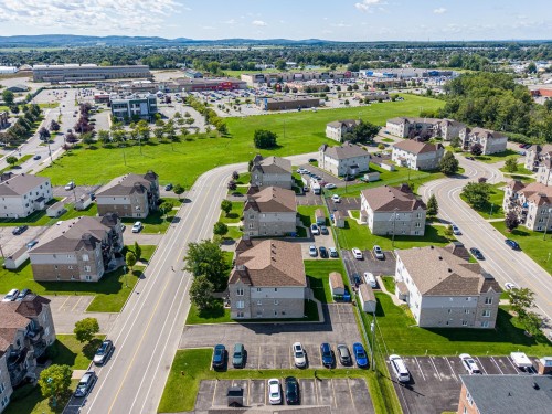 Photo aérienne - 6-69 Rue Marie-Victorin, Saint-Eustache, QC 