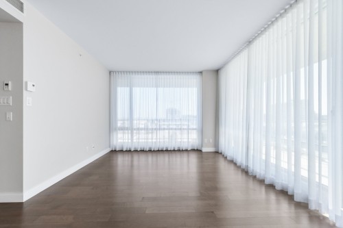 Salon - 608-3641 Av. Jean-Béraud, Laval (Chomedey), QC 