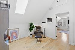 Loft/sitting area - 
