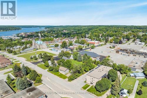 18 Poyntz Street, Penetanguishene, ON 