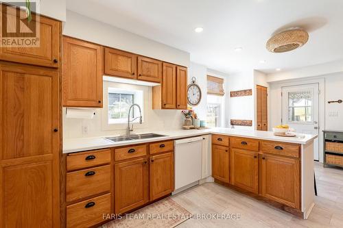1346 Penetanguishene Road, Springwater, ON 