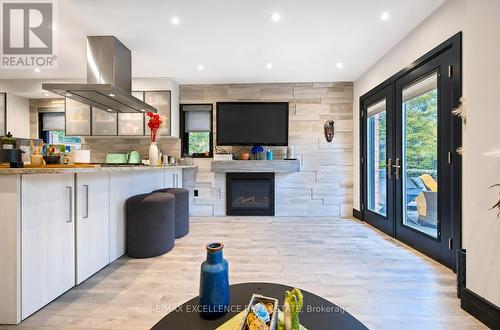 Gas Fireplace / Accent wall - 20 Manett Crescent, Brampton, ON 