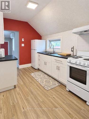 A - 9 FRANCIS STREET W , Kawartha Lakes (Fenelon Falls), Ontario K0M 1N0 3