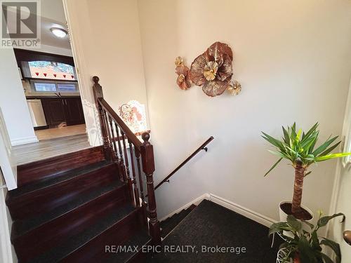 MAIN - 25 GENTRY CRESCENT , Richmond Hill, Ontario L4C 2G8 3